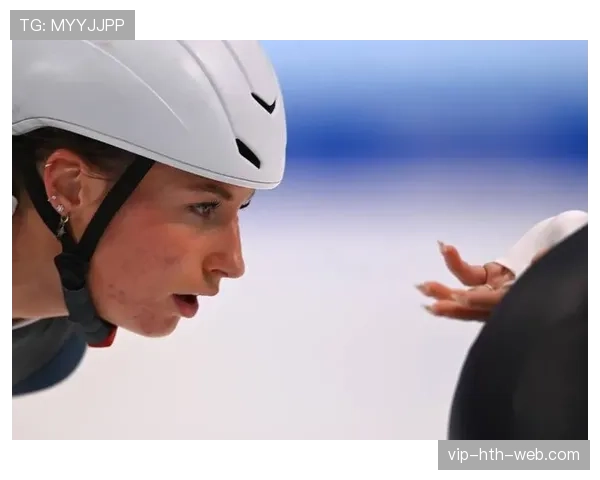 埃琳·安德森训练完直接啃冰块？这自律程度我连她水杯都配不上