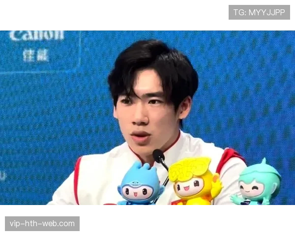 张博恒家的冰箱里只有蛋白粉和冰块