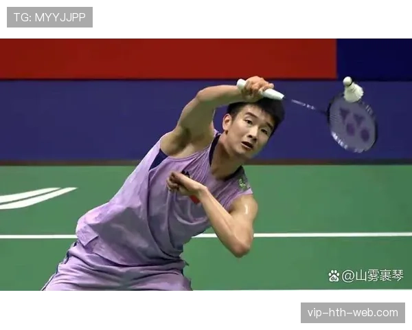 李诗沣机场照像个富二代，手里那包比我房租还...